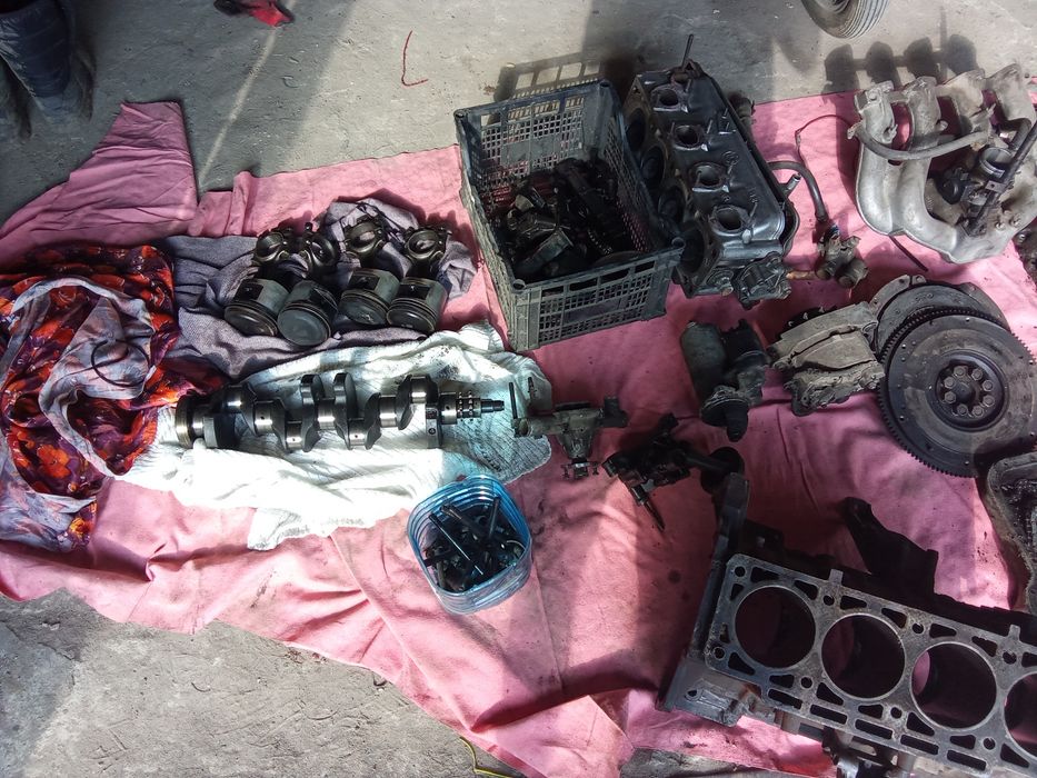 Продам різні деталі BMW e30