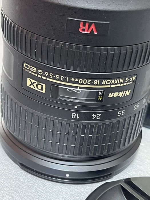 Nikon AF-S 18-200mm VR чудовий стан