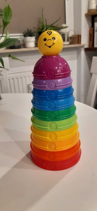 Wieża Fisher Price okragłe kubeczki