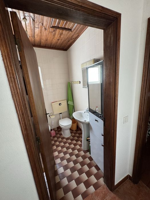 Moradia + terreno + garagem + 2 habitaçoes