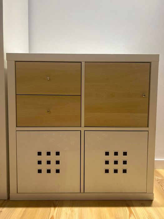 Pequeno Kallax inteiramente fechado