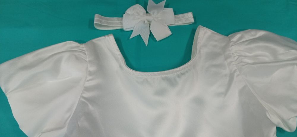 Sukienka biała atłasowa (12-18 M)