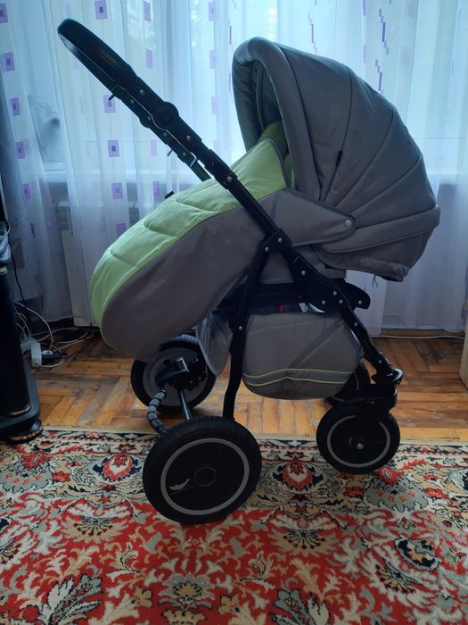 Продам детскую коляску адамекс