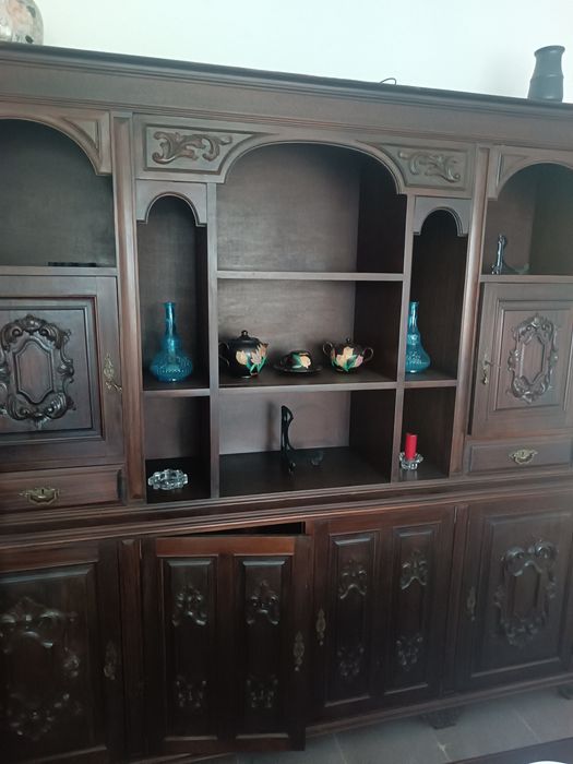 Armário/Movel de Sala Clássico em Madeira Maciça