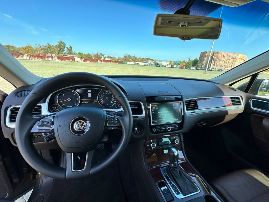 Volkswagen Touareg 2012 Dizel 301тыс.км  3.0 Dizel