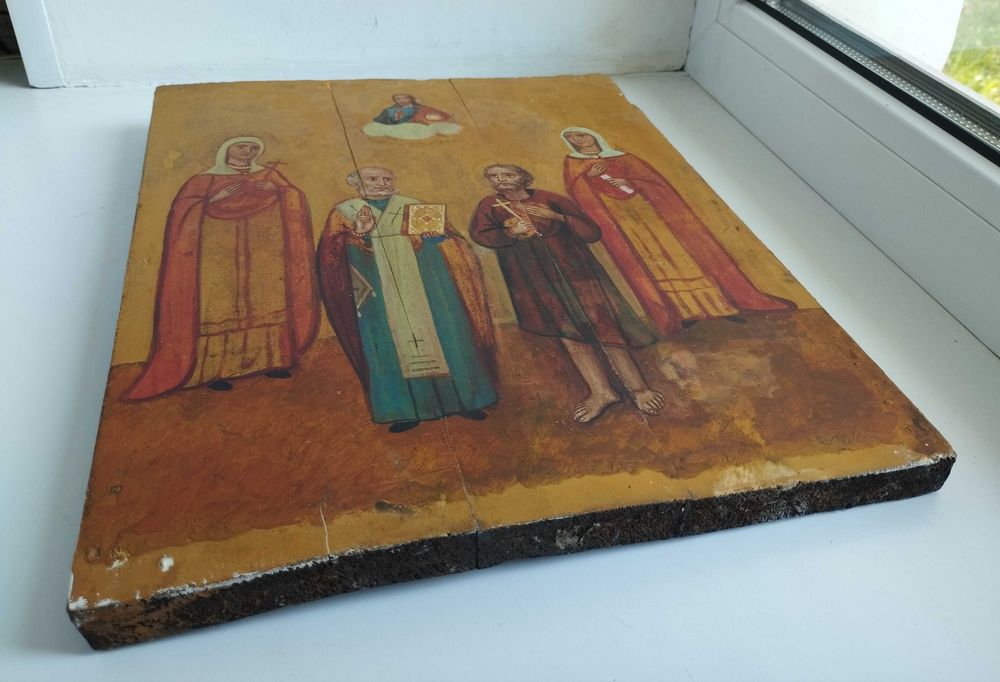 Малйована ікона на старій дошці