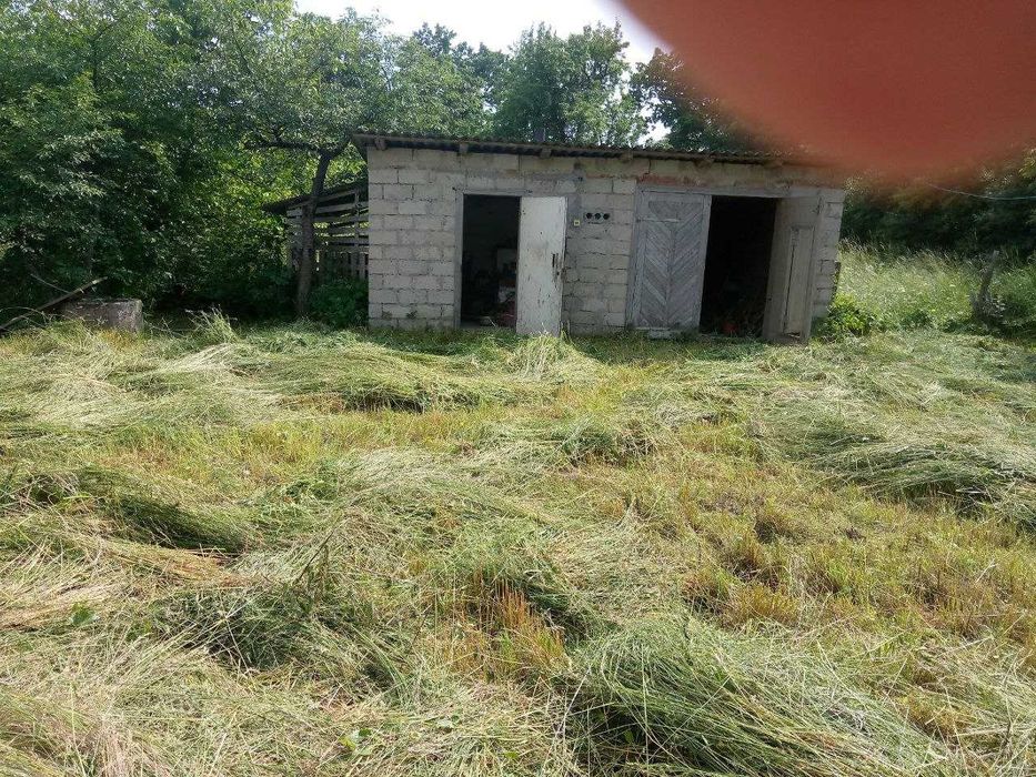 Будинок з земельною ділянкою