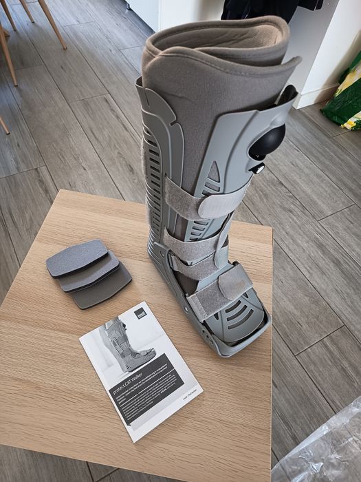 Bota Walker - perna direita fixa