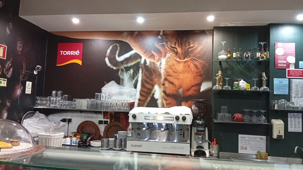 Trespassa-se cafetaria em pleno funcionamento