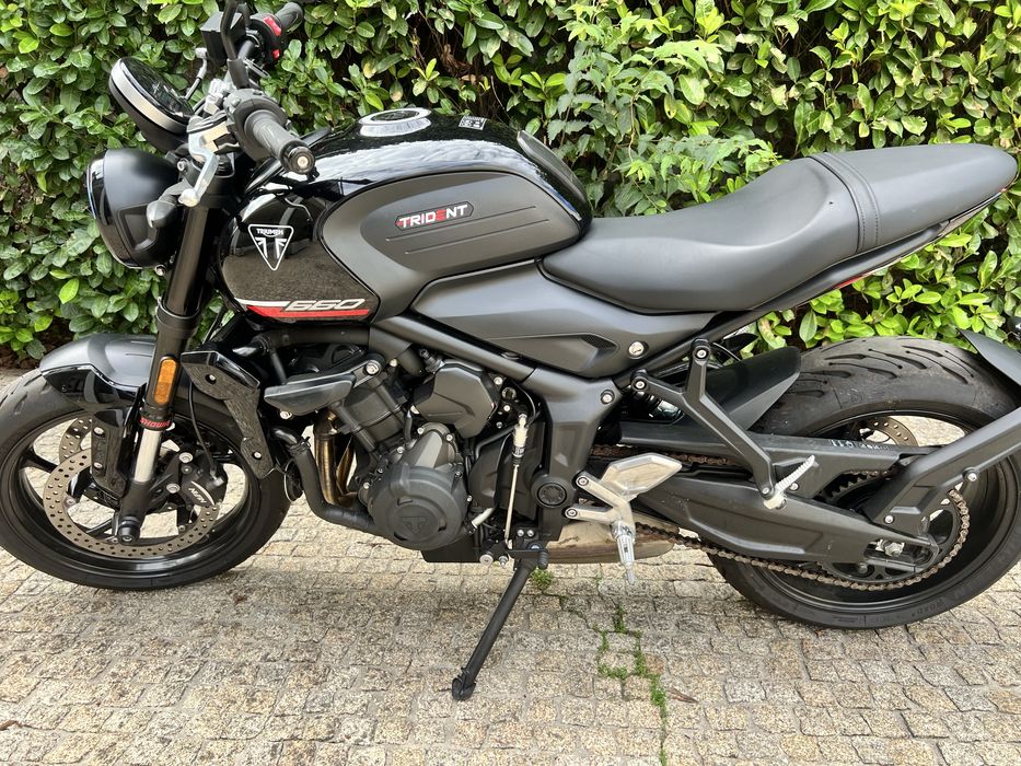 Triumph Trident 660 preta (11/2024) – 2 536 km – 1.º dono – como nova
