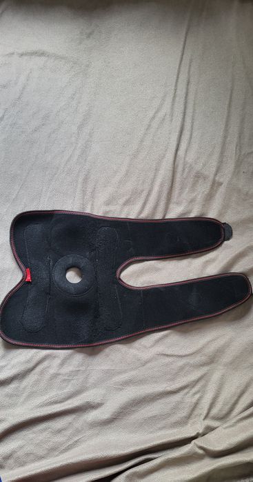 Наколінник з залізними вставками