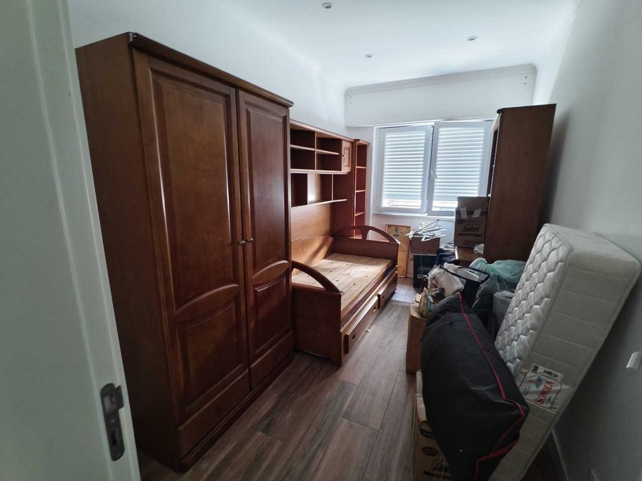 Quarto completo com cama individual