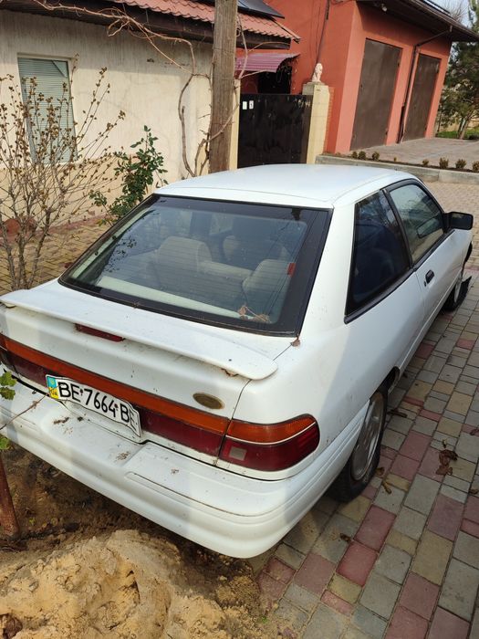 Продам машину Форд ескорт 93 робоча