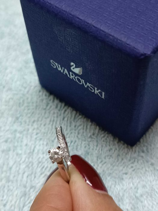 Anel Swarovski prata como novo