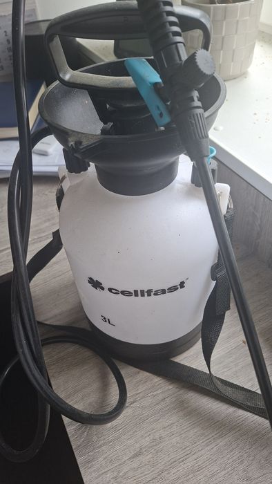 Opryskiwacz ciśnieniowy ręczny 3L Cellfast z lancą
