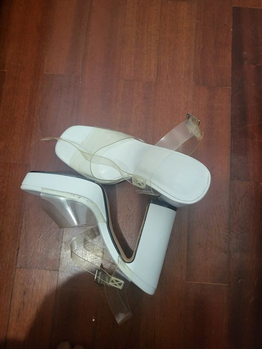 Sapatos de salto alto
