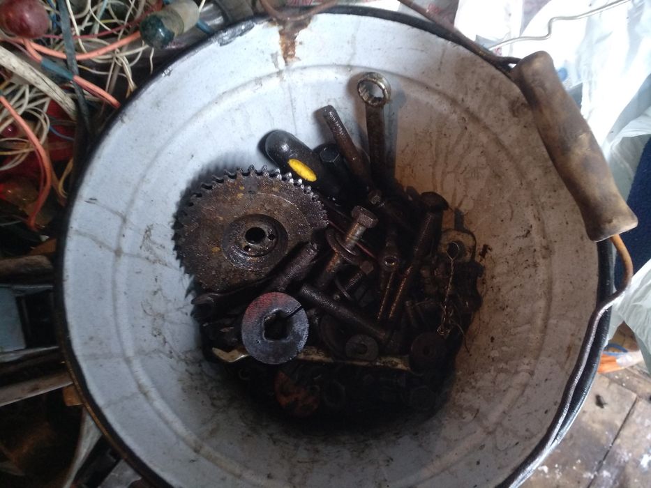 Болты гайки саморезы шайбы