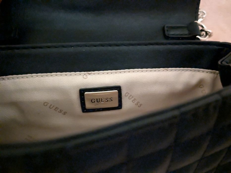 Torebka nerka firmy Guess orginalna
