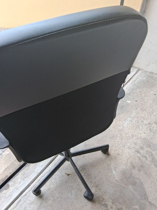 Cadeira giratória Ikea preta