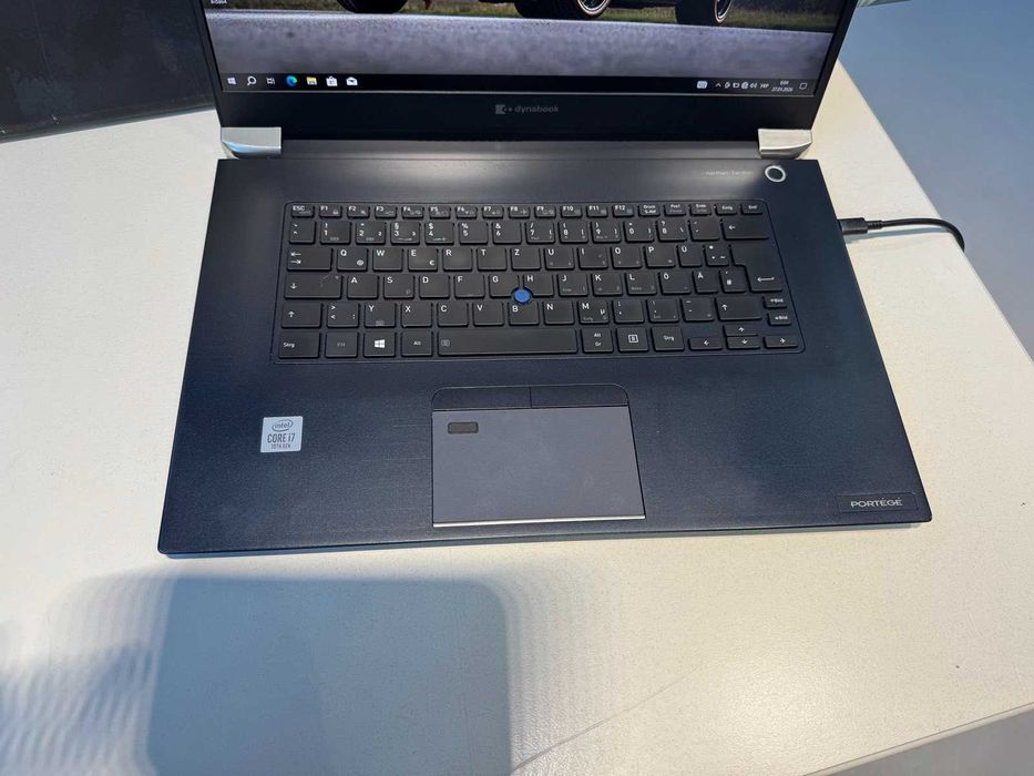 Toshiba Dynabook X50-G — швидкий i7 з IPS екраном є кількість