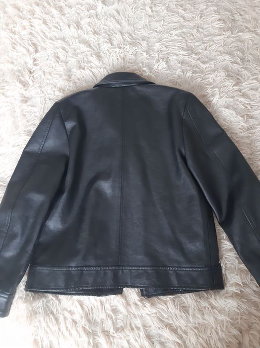 Куртка-косуха чорного кольору