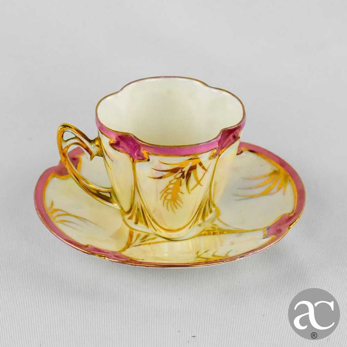 Chávena de café e pires, Arte Nova, em lustrina