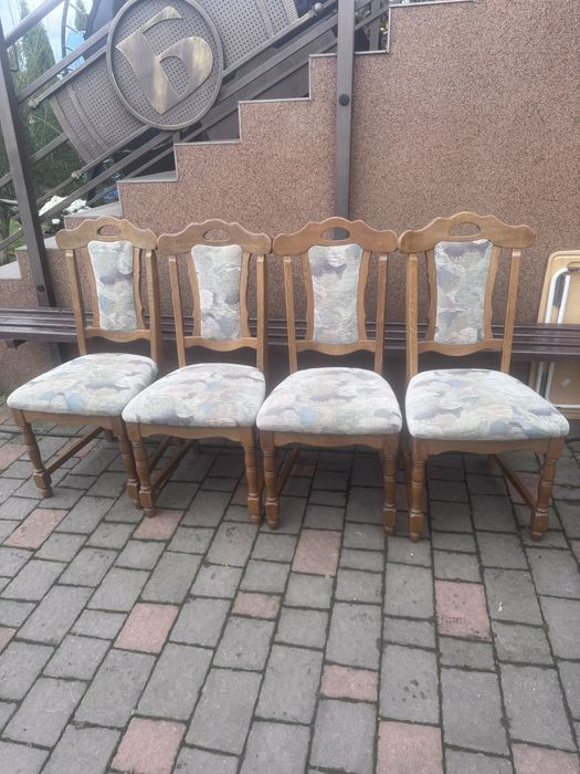 Деревяні стільці
