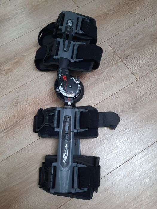 Innowacyjna orteza pooperacyjna - DonJoy X-ACT ROM Knee (zegar)