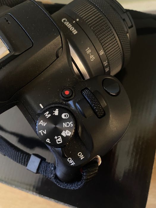 CANON EOS R100 + RF-S 18-45mm + Cartão SD 128GB (COMO NOVA)