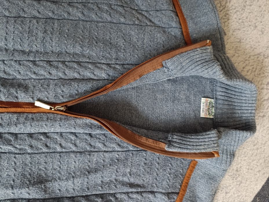 Гарні теплі светри для підлітків