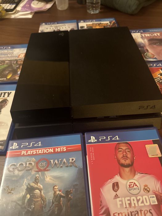 Ps4 sat com cabo de alimentação e nove jogos- Ler descricao