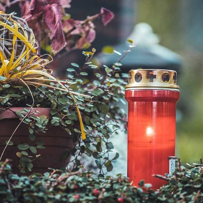 Sprzątanie opieka nad grobami mycie pomników