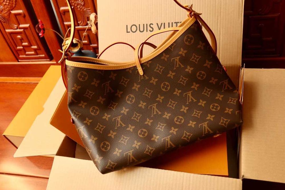 Bolsa Louis Vuitton Monogram Marrom com Bolsa Interna e Alça de Ombro
