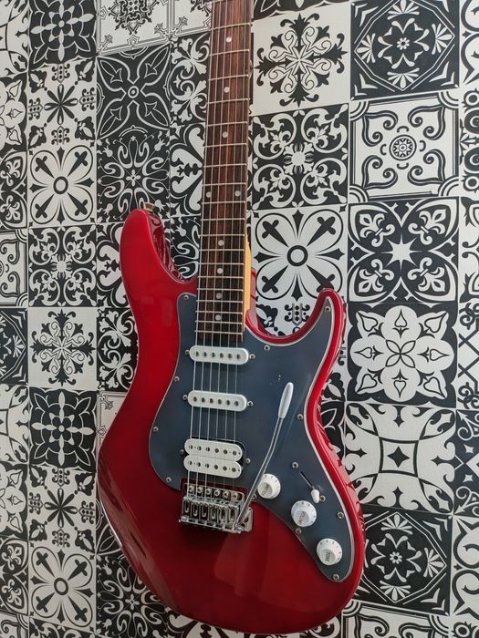Ashton Super Strat HSS – Totalmente Revista, Regulada e Pronta a Tocar