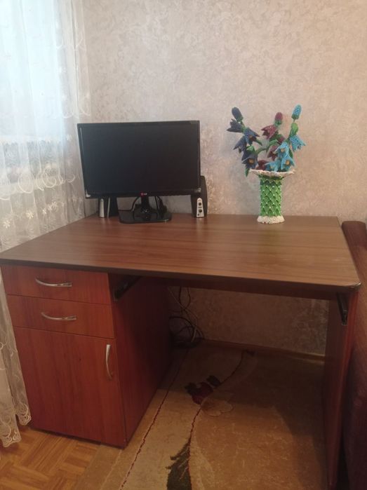 Письмовий стіл в ідеальному стані