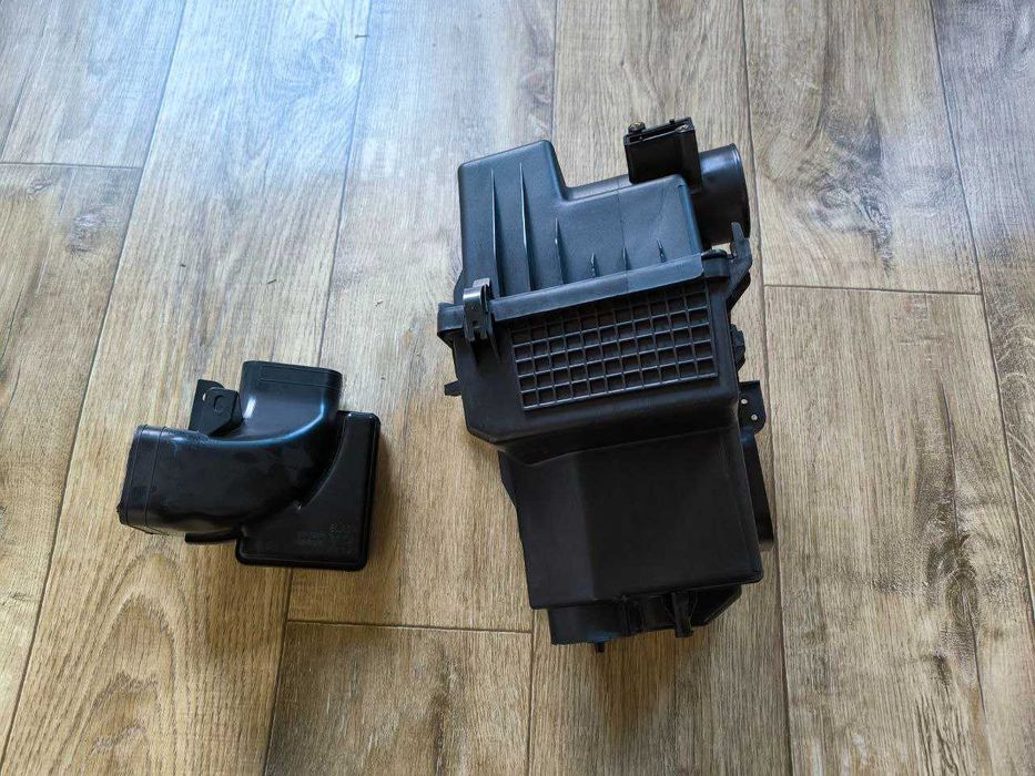 Корпус повітряного фільтра на Nissan Sentra B18 2019 - 24 Воздуховод