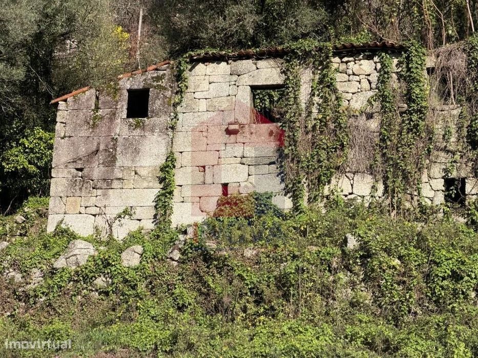 Moradia para restauro, Gomide — Sande, Vilarinho, Barros E Gomide, Braga