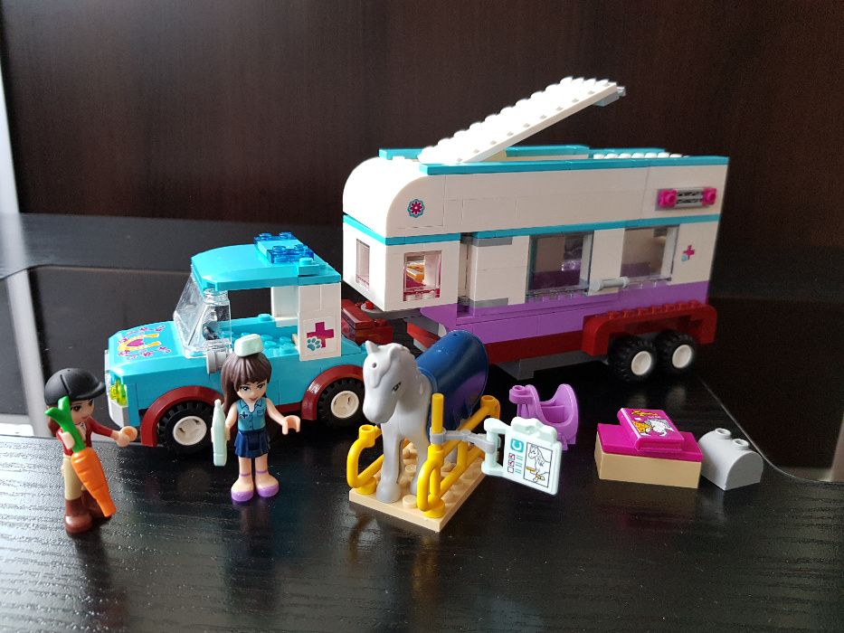 Oryginalne Lego Friends 41125 Przyczepa Lecznica dla Koni