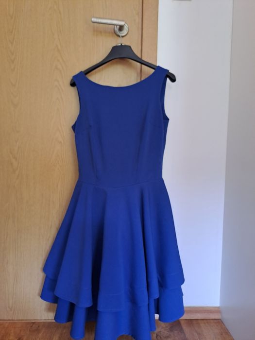 Piękna chabrowa sukienka