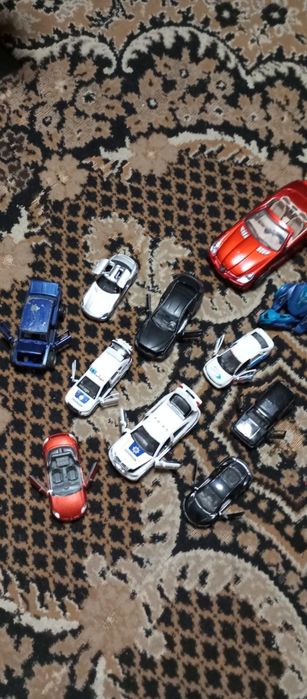 Металеві машинки