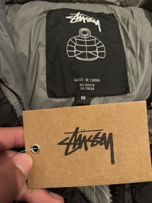 Stussy Puffer Preto com Interior Rosa – Novo – Tamanho M