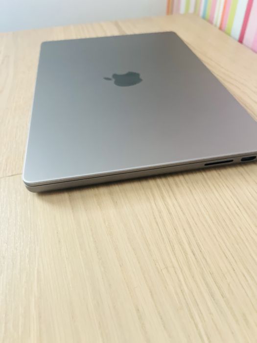 MacBook Pro M3 - 2024 Model510455460932495364
