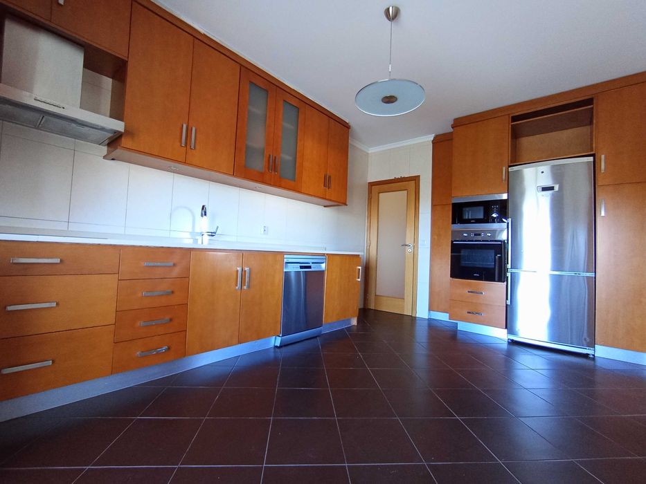 Apartamento T3 junto à escola de Castelo de Paiva