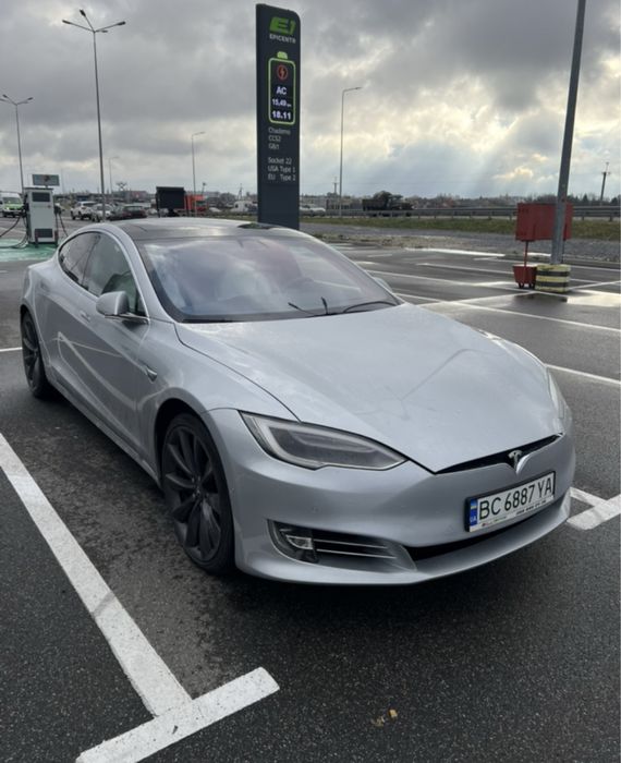 Tesla S 2017 р 75D Сама повна комплектація!
