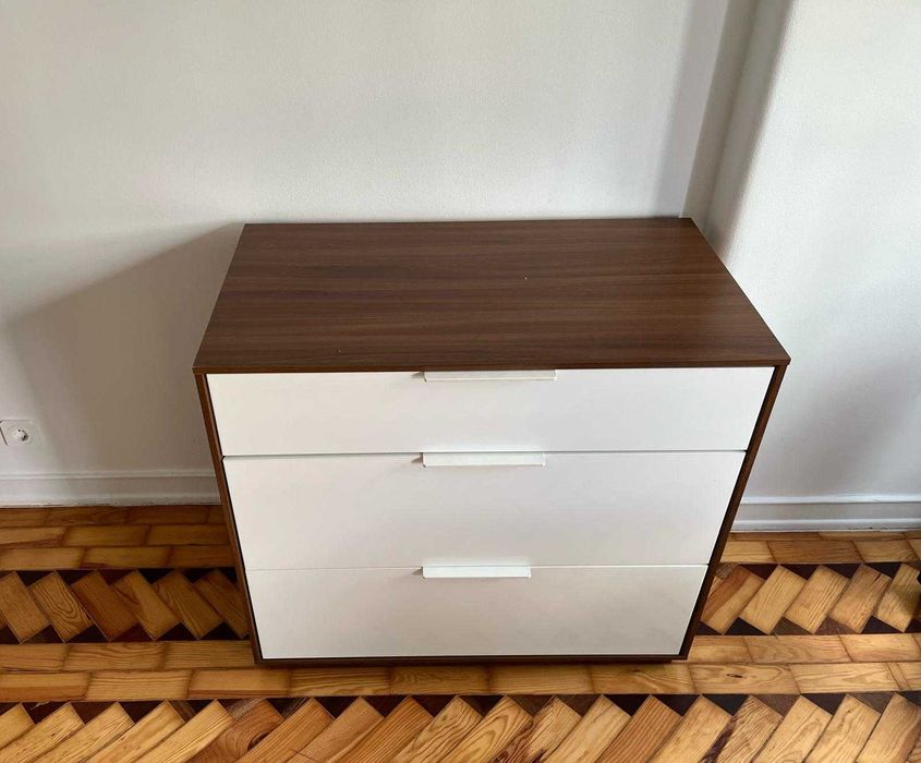 Cómoda IKEA com 3 gavetas