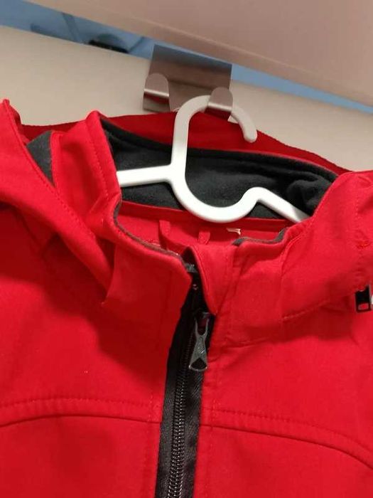 Czerwona kurtka softshell Northville z kapturem – Waterproof Outdoor Active Style – Rozmiar S