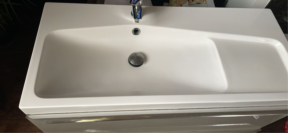 Szafka z unywalka i kranem