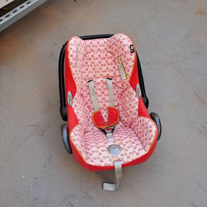 Cadeira “ovo” MaxiCosi e carrinho Quincy
