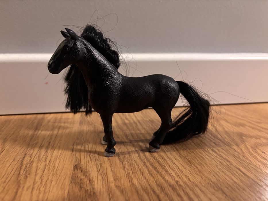 Koń Schleich czarny