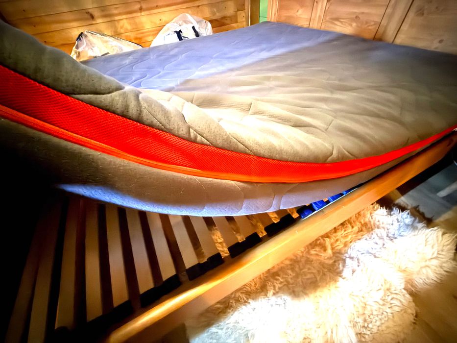 Cama de Casal em Carvalho Maciço + Colchão Premium (Quase Novo)